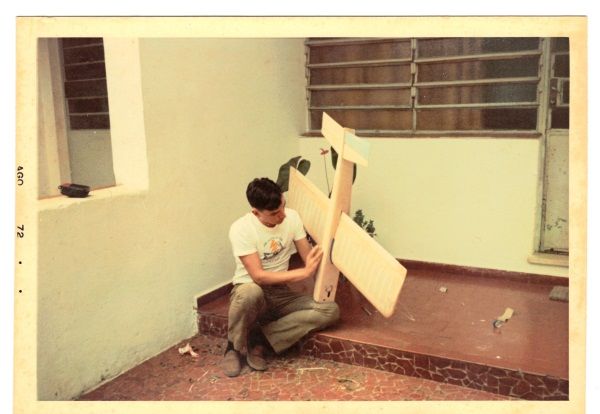 Aruaque, meu primeiro projeto completo, feito com a orientação do meu pai, voei no Ibirapuera em 1972 e ainda hoje voa no CASA em outras mãos
